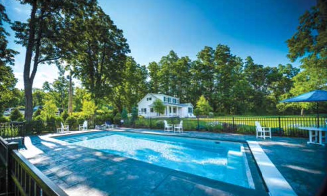 Piscine creusé en fibre de verre